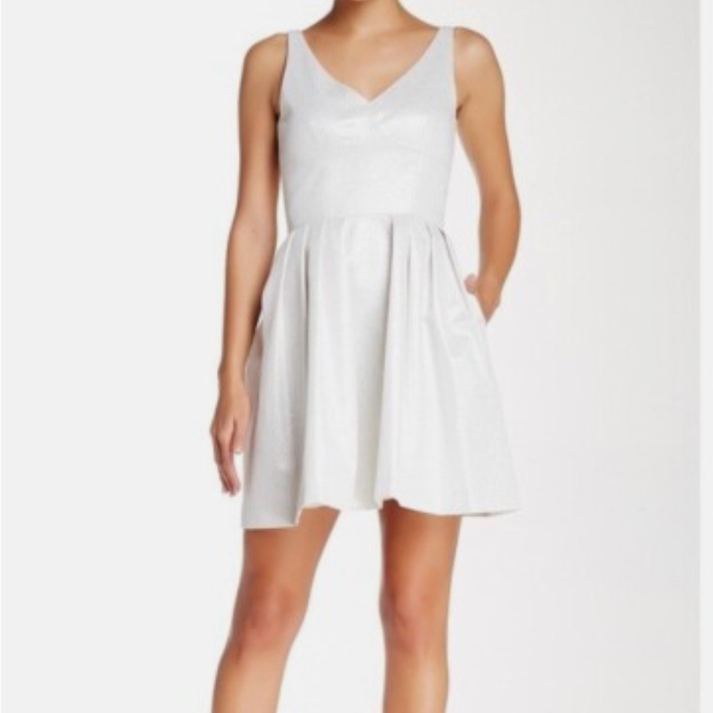 NWT CeCe Kinley Pleated Metallic Dress White Fit & Flare Size 4